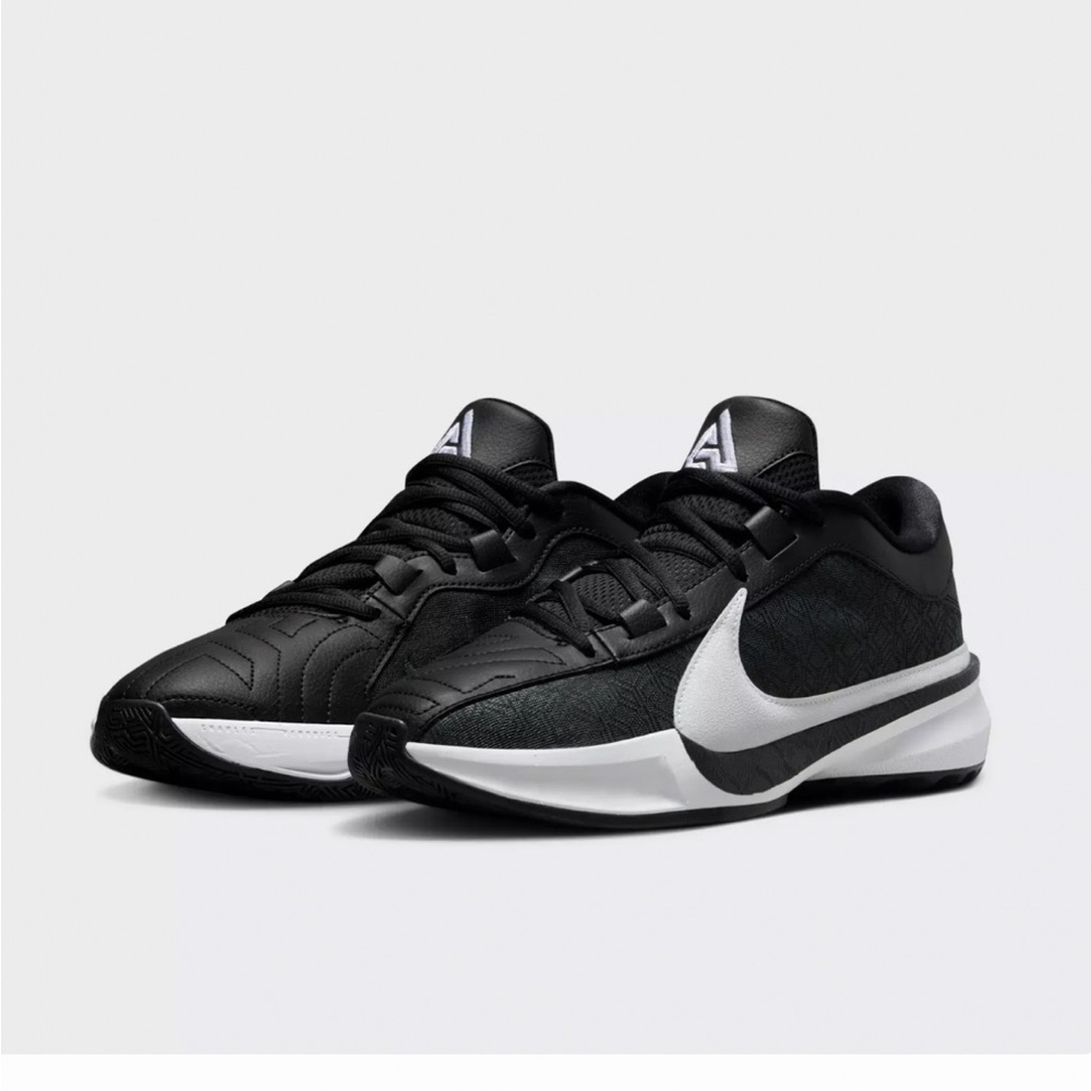 NIKE ZOOM FREAK 5 TEAM BASKETBALL SHOES Big Boys size 5.5